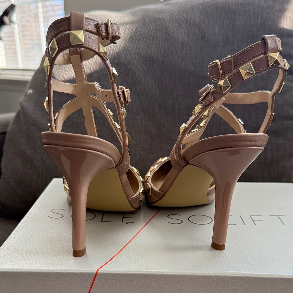 Sole Society Nude Heels with Gold Accents - Picture 4 of 12